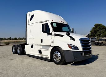 2021 Freightliner Cascadia 126 72inch RAISED ROOF SLEEPER