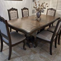 table and 8 Chairs For $500 