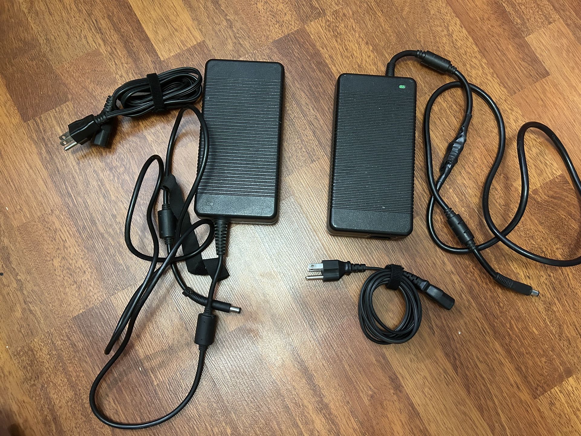 Dell 330W AC Adapter Charger (XM3C3)