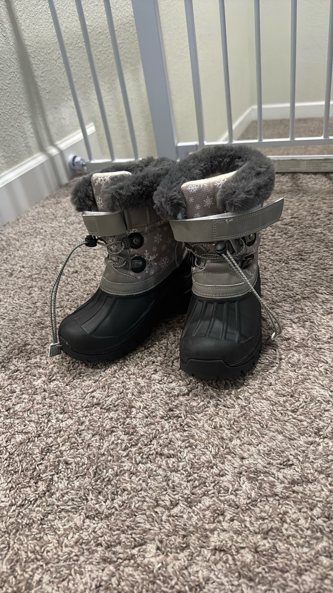 Like New Kids Sz 1 Snow Boots
