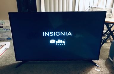 INSIGNIA 43 Inch Flatscreen TV in excellent condition Adult owned light usage comes from pet free smoke free environment