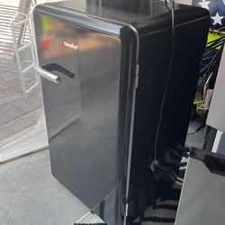Mini Refrigerator  Comfee