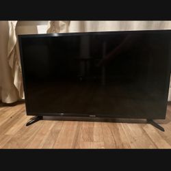 Samsung 32’ TV With remote (Not Smart tv)