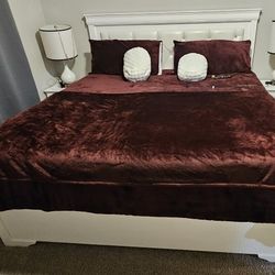 Kind Bed Frame And 2 Night Stands 