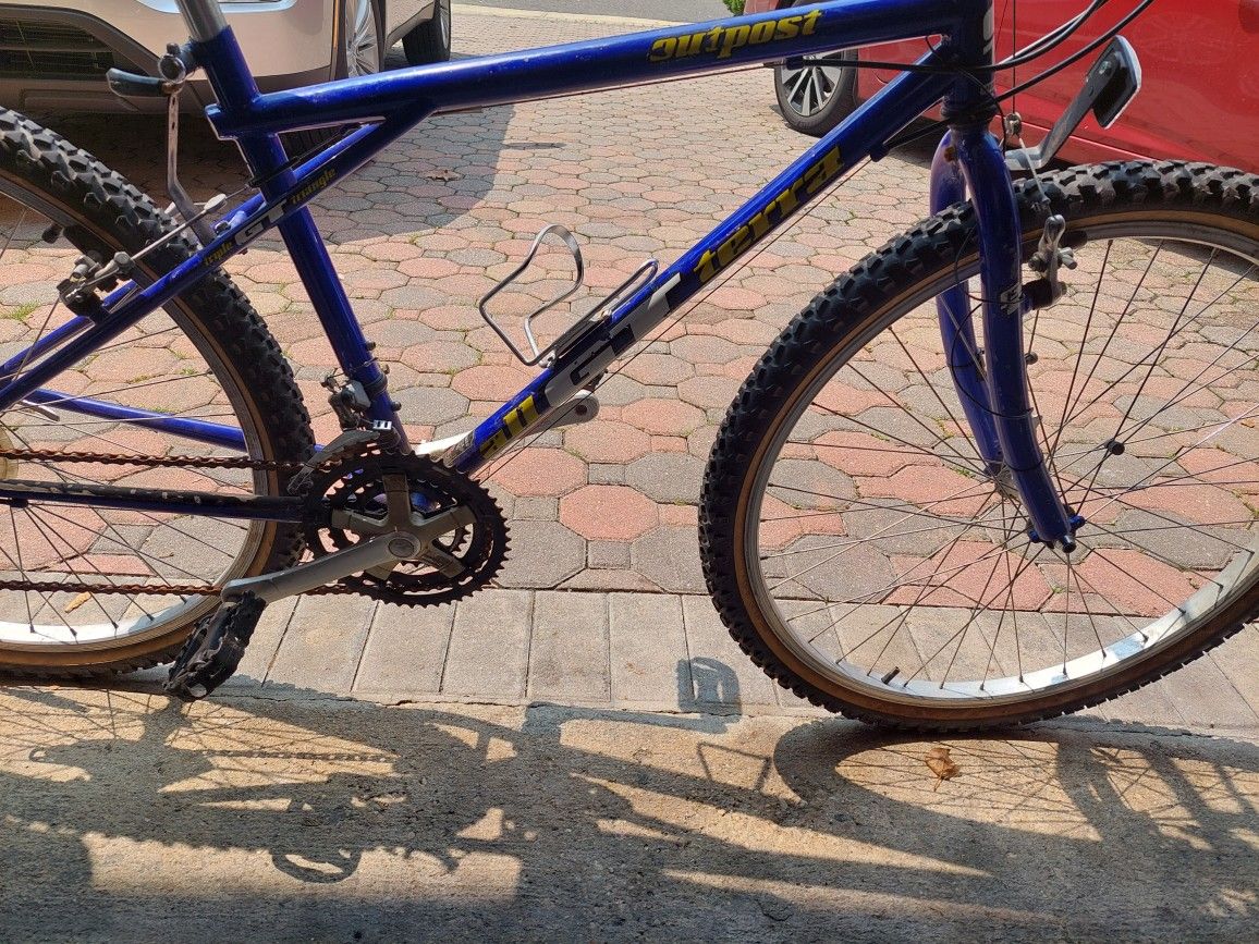 (3) Mountain Bike's GT OUTPOST & DYNO 500& SCHWINN RANGER All 26" WHEELS $100 TOGETHER