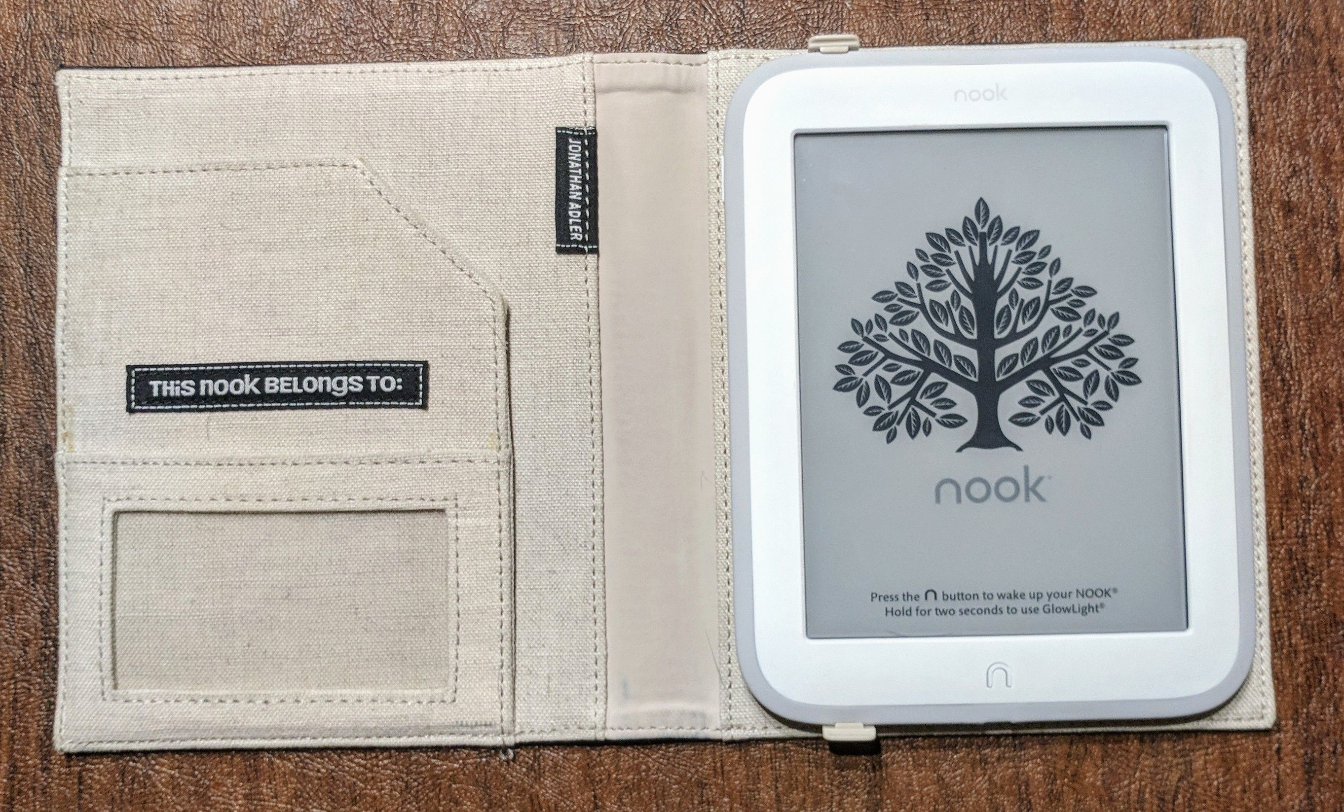 Barnes & Noble Nook Glowlight, Cover