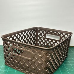 Plastic Basket 10 in x 4.5 in x 8 in