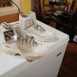Men's Nike Acg Zoom Gaiadome Gore-tex Boot  Size 6 & Half  All White  Brand New