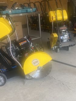 Concrete cutting saw