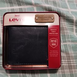 New Levi's Rfid Leather Wallet Only $15