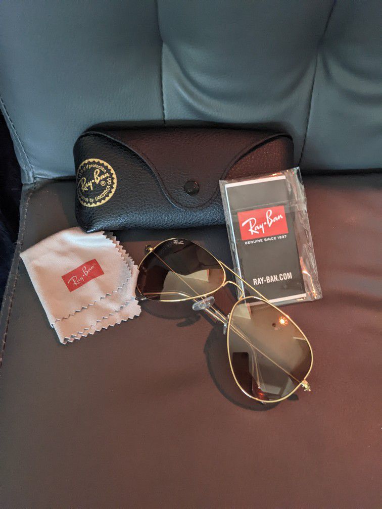 New In Case RAY BAN sunglasses 😎 Gold 