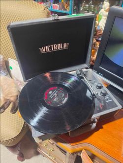 Journey + Suitcase Record Player
model # VSC-400SB Victrola