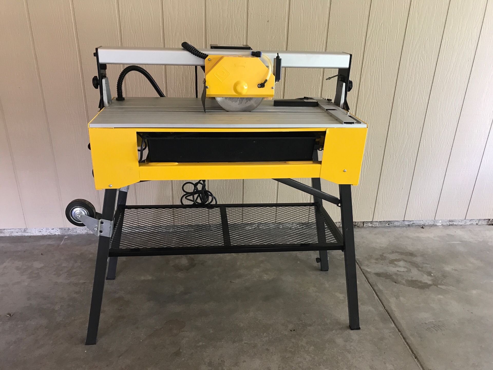 Q E P tile saw nos 82300