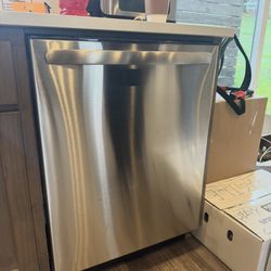 BRAND NEW DISHWASHER 