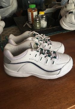 Women’s easy spirit shoe