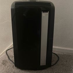 Stand Up AC Unit, Can Cool Up to 700 Square For