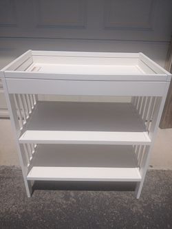 Baby bed with sefve. 80% NEW