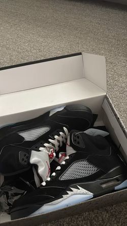 Jorden 5 Metallic black only wore once size 8 cash app is $jahmirfreeman4