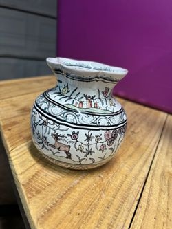Small scallop edge pot