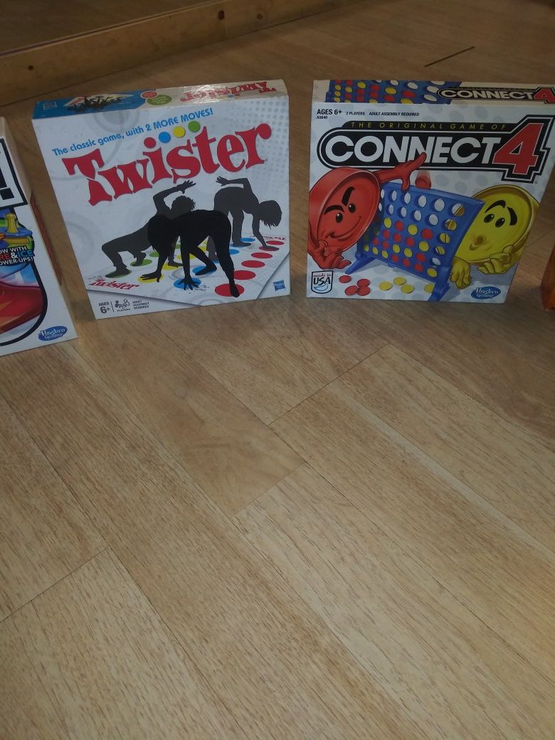 Board Games TWISTER & CONNECT 4