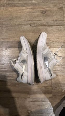 Nike White Low-Top Sneakers Silver Swoosh