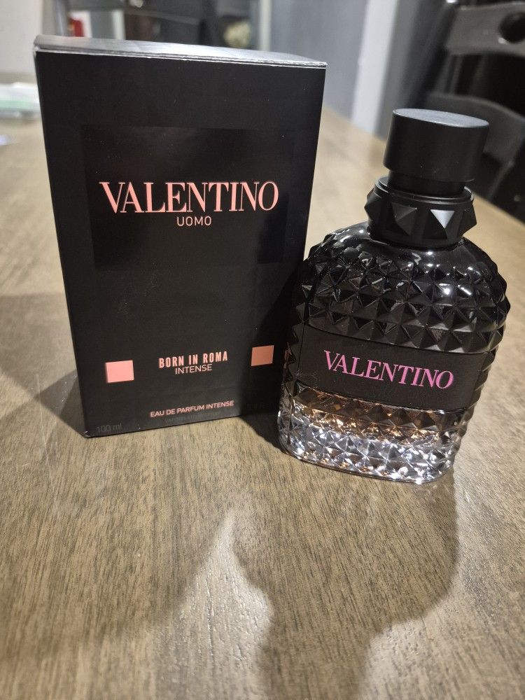 Valentino Born In Roma Intense perfume