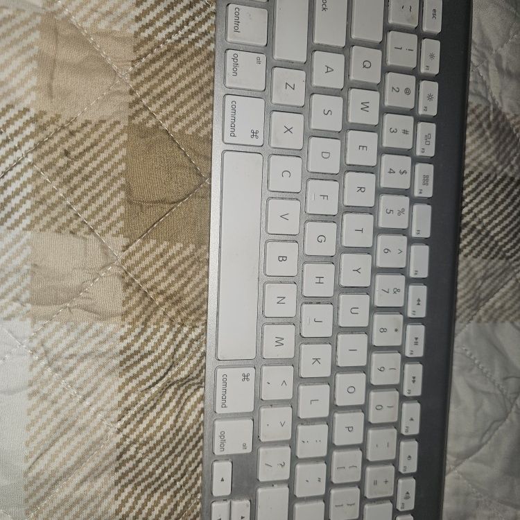 APPLE MAGIC KEYBOARD 