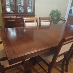 7 Piece Dark Wood Dining table Set With China Hutch. ⁸