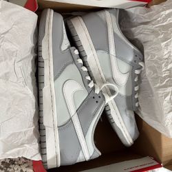 Nike dunks Youth Size 6y (woman) 7.5