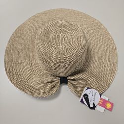 Travel Hat with SPF protection
New With Tags/Never Worn