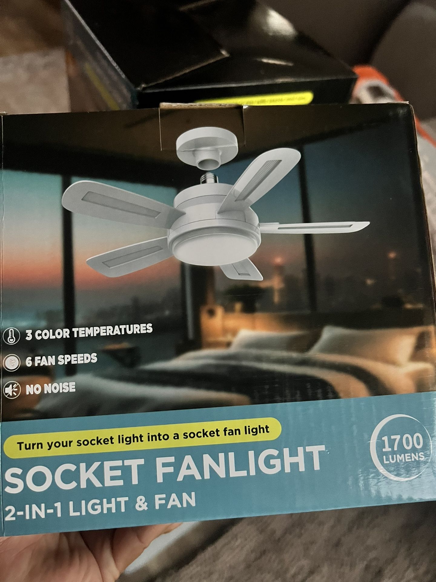 Socket Fan 1700 Lumens 2-1 Light Fan