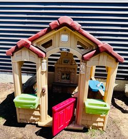 Step2 Charming Cottage Kids Playhouse