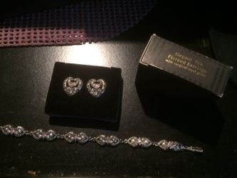 Avon Vintage Elegant Era earrings & bracelet 1994