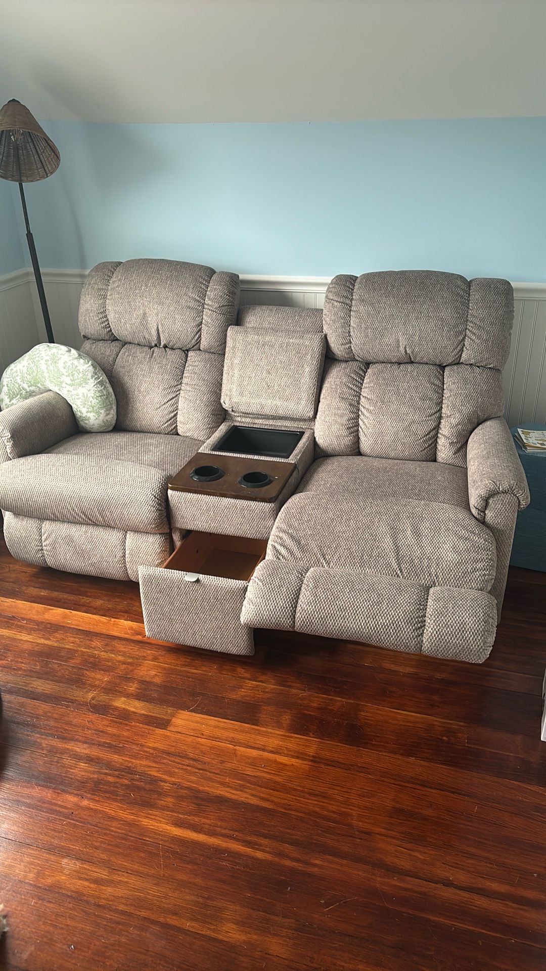 Lazy Boy Love Seat With Cup Holders