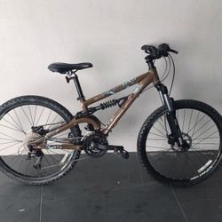 BICYCLE GIANT 27 SPEED EXCELLENT CONDITIONS 