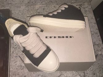 Brands  Rick Owens Drkshdw
Rick Owens DRKSHDW Black Jumbo Lace Puffer Low Sneaks Sneakers
Rick Owens DRKSHDW Black Jumbo Lace Puffer Low Sneaks Sneake