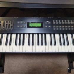 Alesis QS6.1 Keyboard Synthesizer in mint condition with Extras (READ)