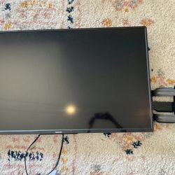 Toshiba 43” Flat Screen TV with Built-in Chrome cast and TV Mount