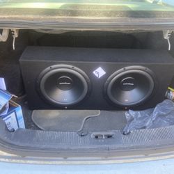 Rockford Fosgate 12in Subwoofers And Box