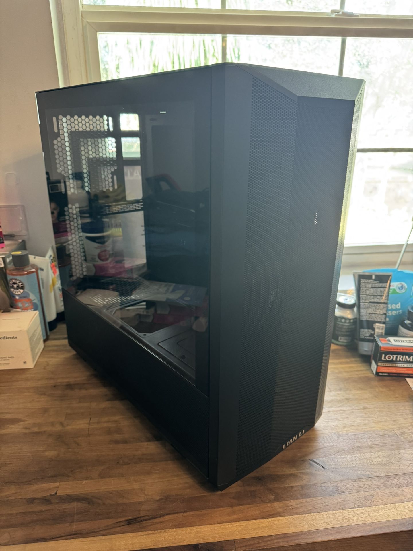 Lian Li Lan Cool 2 Mesh PC Case.