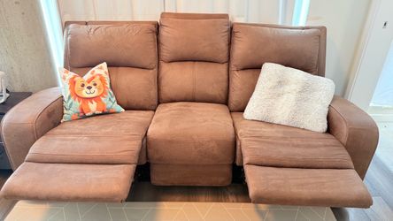 Spacious 3 Seater Recliner Sofa
