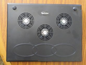 Laptop cooling pad with three fans