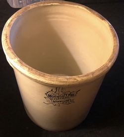 1906 15 gallon Monmouth Pottery Co. Crock