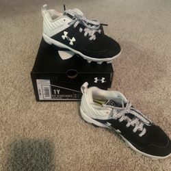 Under Armer Football Cleats - Size 1 Youth
