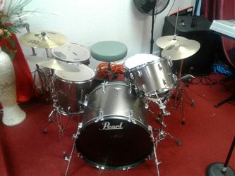 PEARL DRUMS SET