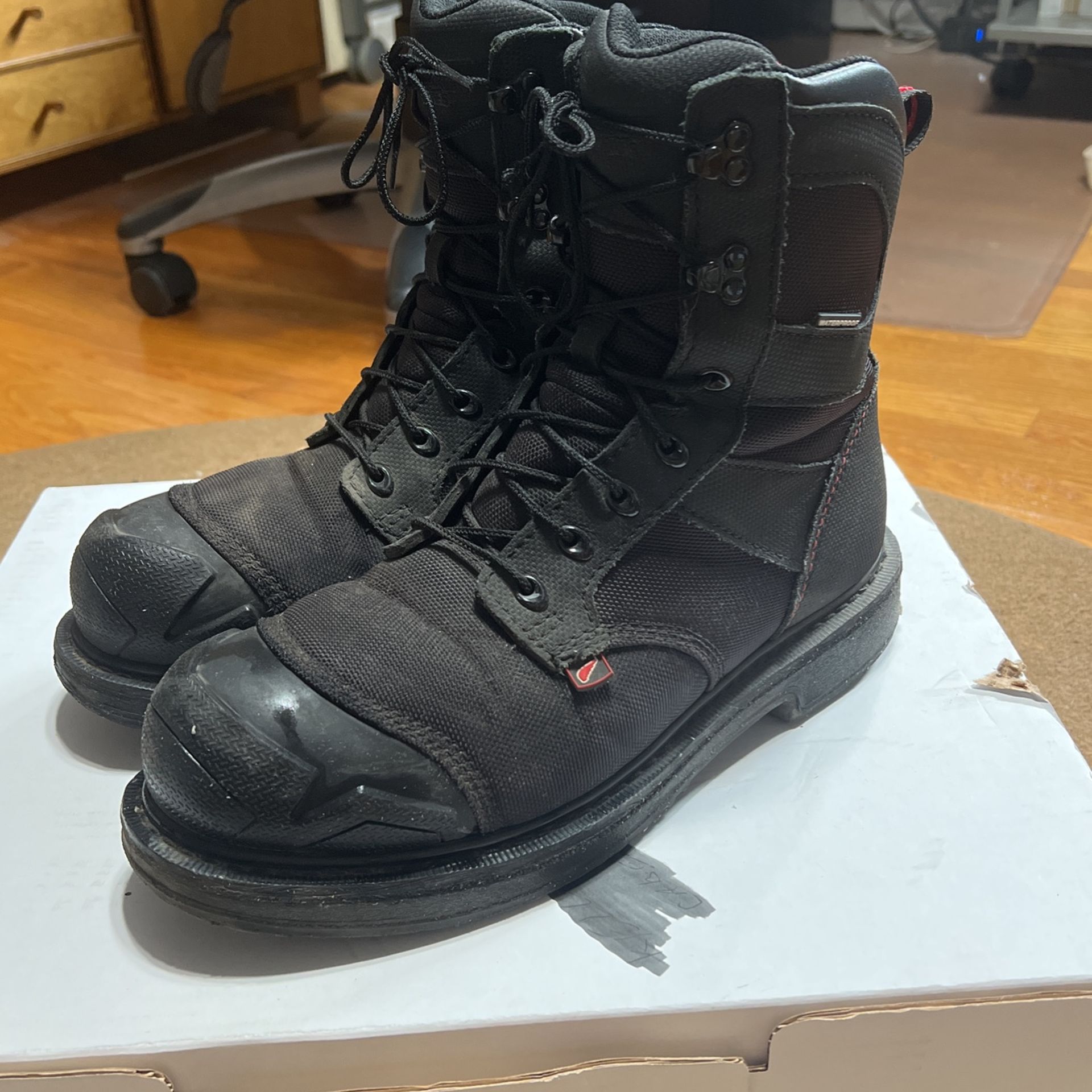 RED WING 2493 MAXBOND 8 INCH WATERPROOF SAFETY TOE BOOT SIZE 9.5