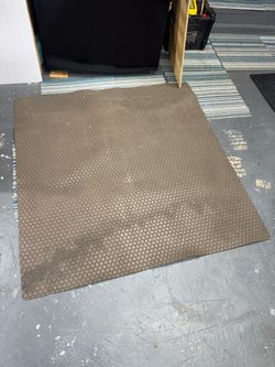 Rubber floor mat