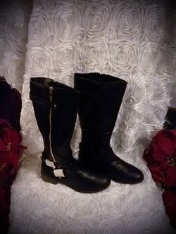 Brand new biker boots mid calf color black comes in all sizes