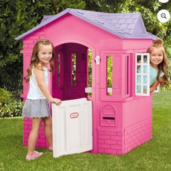 Little Tikes Inside/outside Playhouse $40