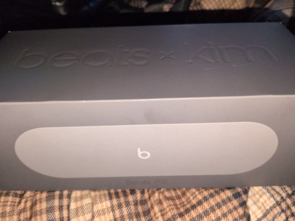 Beats Pill X Kim Kardashian